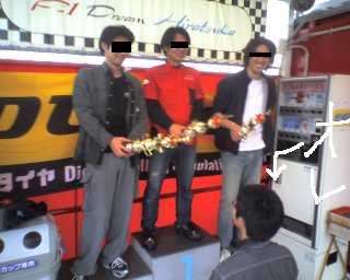 勝者に土下座するオレ