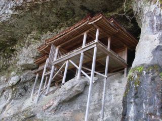 投入堂